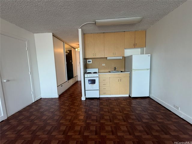 747 Amana Street 2112, Honolulu, HI 96814