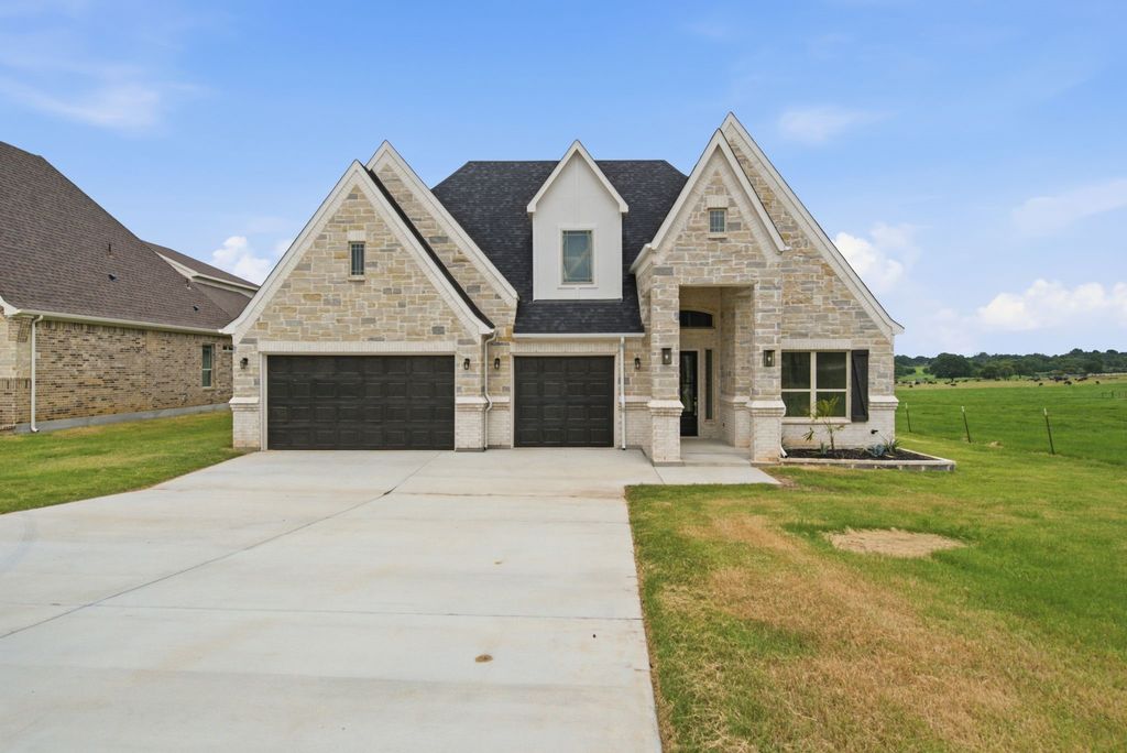672 Jennings Lane, Azle, TX 76020