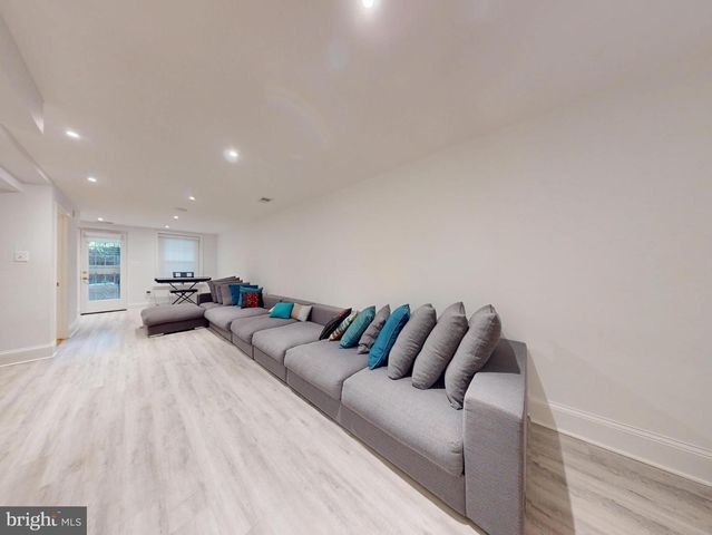 1808 RIGGS PL NW, Washington, DC 20009