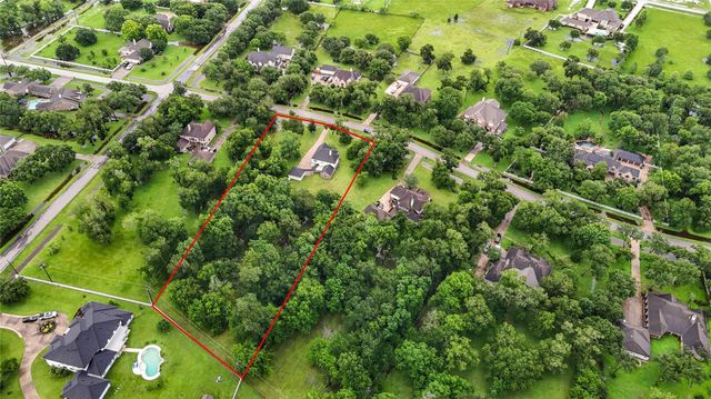 7110 Rustling Oaks Drive, Richmond, TX 77469