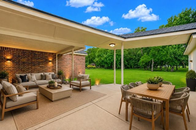 7110 Rustling Oaks Drive, Richmond, TX 77469