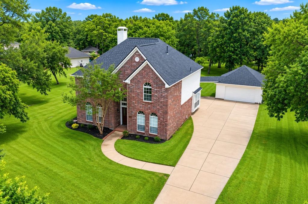 7110 Rustling Oaks Drive, Richmond, TX 77469