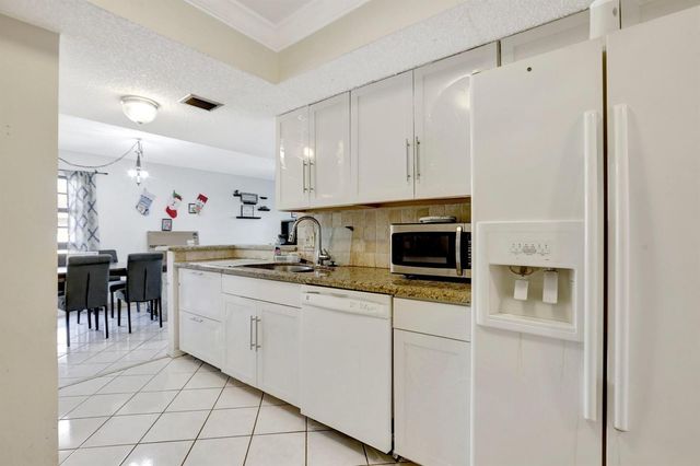 5570 NW 44th Street 518a, Lauderhill, FL 33319
