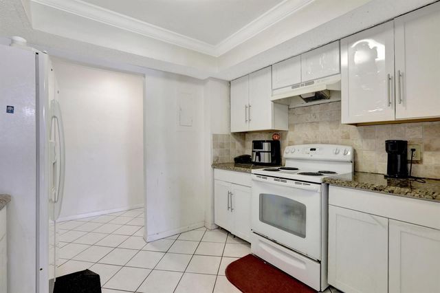 5570 NW 44th Street 518a, Lauderhill, FL 33319