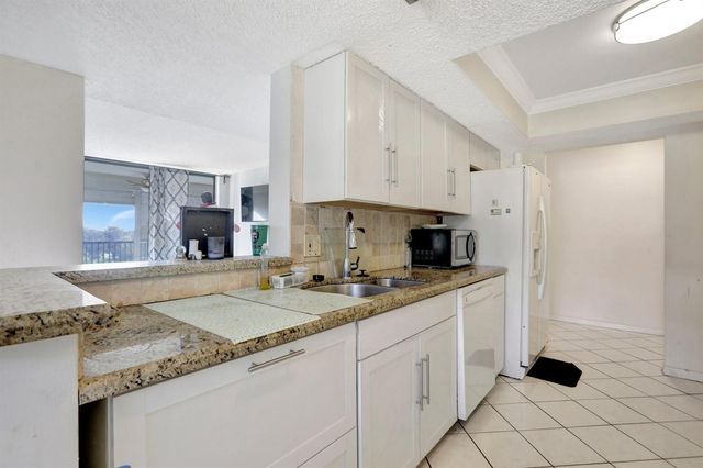 5570 NW 44th Street 518a, Lauderhill, FL 33319