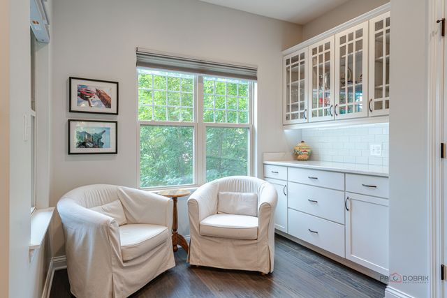 617 Parkside Court, Libertyville, IL 60048