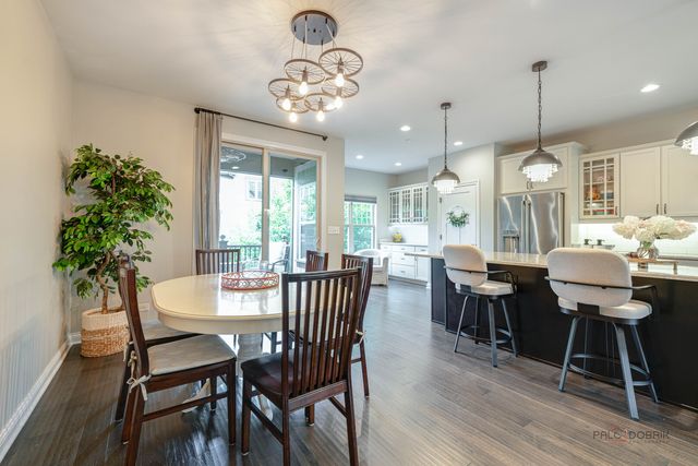 617 Parkside Court, Libertyville, IL 60048