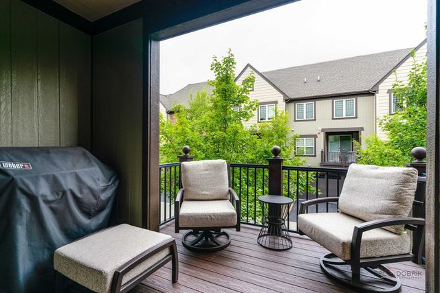 617 Parkside Court, Libertyville, IL 60048