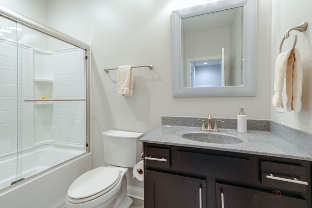 617 Parkside Court, Libertyville, IL 60048
