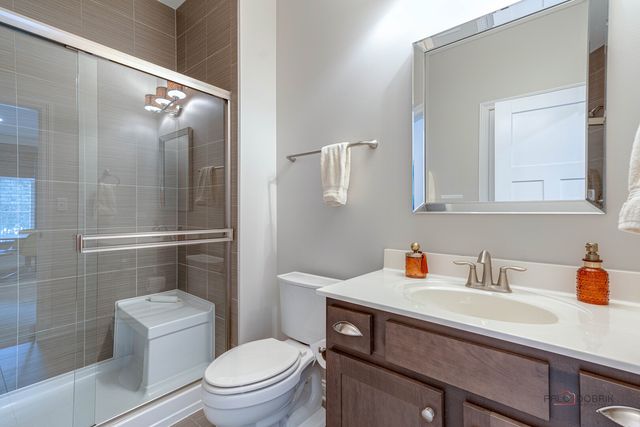 617 Parkside Court, Libertyville, IL 60048