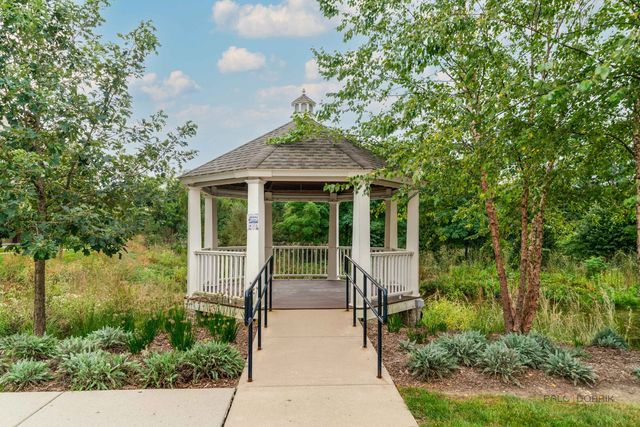 617 Parkside Court, Libertyville, IL 60048