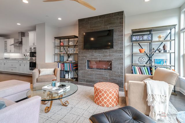 617 Parkside Court, Libertyville, IL 60048