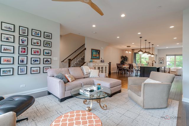 617 Parkside Court, Libertyville, IL 60048