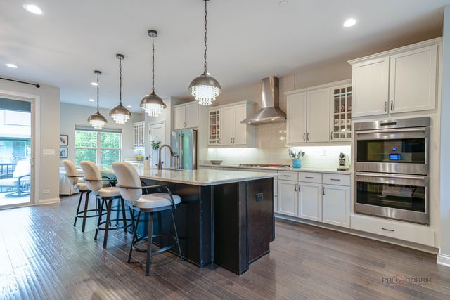 617 Parkside Court, Libertyville, IL 60048