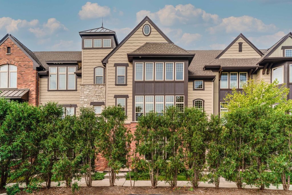 617 Parkside Court, Libertyville, IL 60048