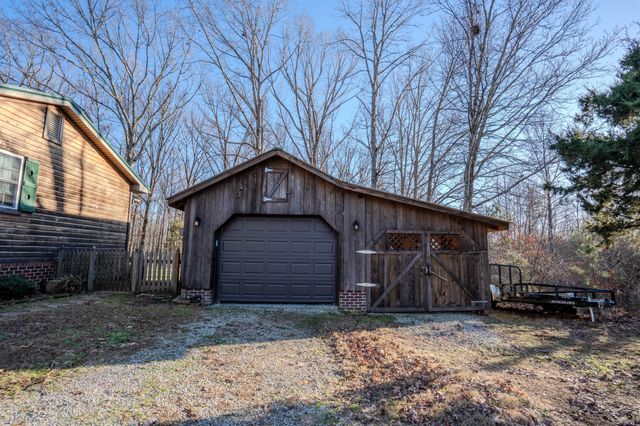 95 CC Rd, Lawrenceburg, TN 38464