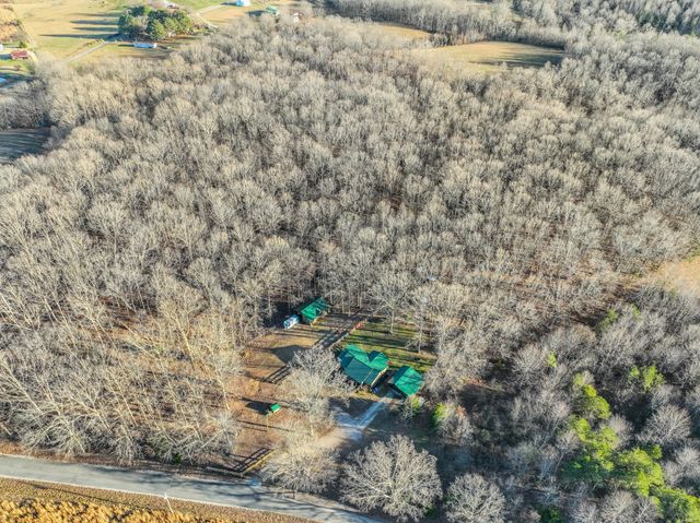 95 CC Rd, Lawrenceburg, TN 38464