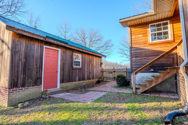 95 CC Rd, Lawrenceburg, TN 38464