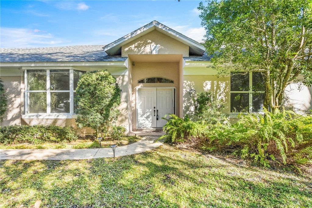 1520 Club Drive, Vero Beach, FL 32963