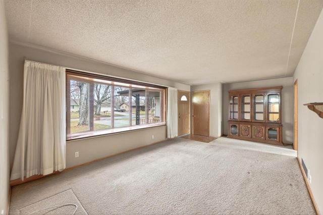 10719 Direct River Drive NW, Coon Rapids, MN 55433