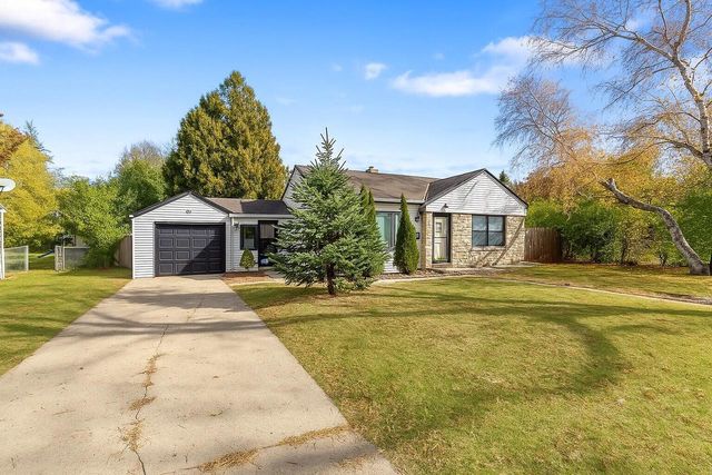 8002 W Fond Du Lac AVENUE, Milwaukee, WI 53218