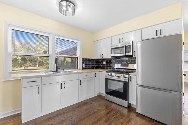 8002 W Fond Du Lac AVENUE, Milwaukee, WI 53218