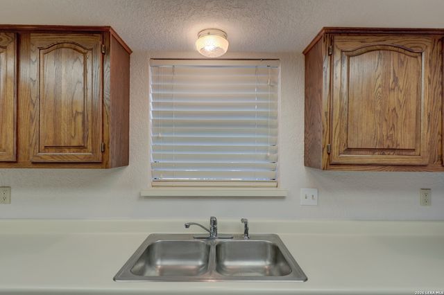 131 Homestead Dr, Kerrville, TX 78028