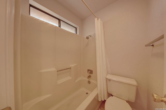 131 Homestead Dr, Kerrville, TX 78028