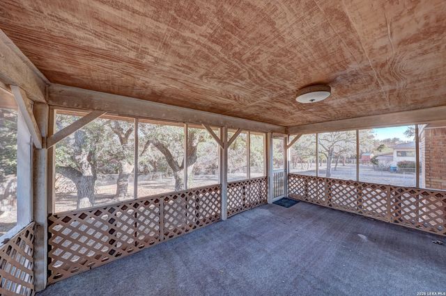 131 Homestead Dr, Kerrville, TX 78028