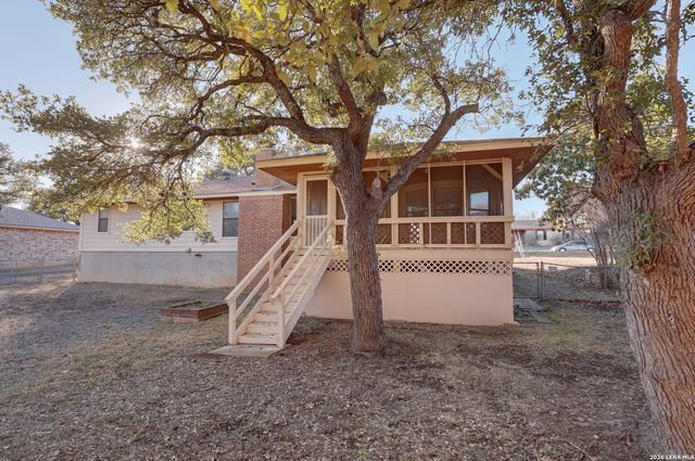 131 Homestead Dr, Kerrville, TX 78028