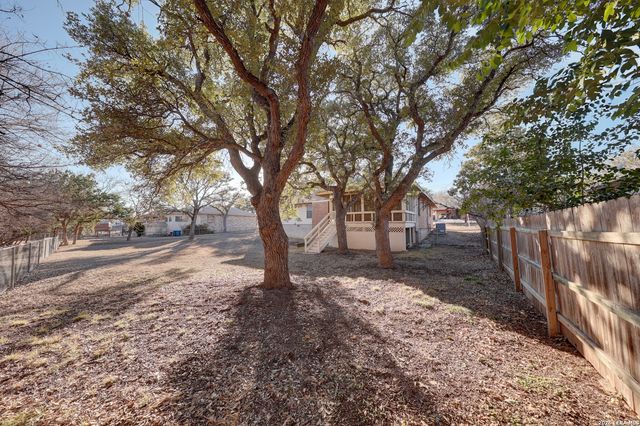 131 Homestead Dr, Kerrville, TX 78028
