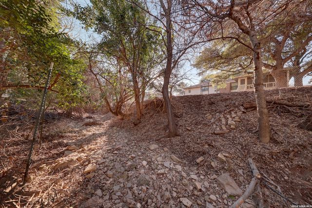 131 Homestead Dr, Kerrville, TX 78028