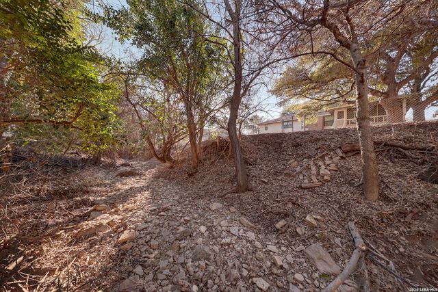 131 Homestead Dr, Kerrville, TX 78028