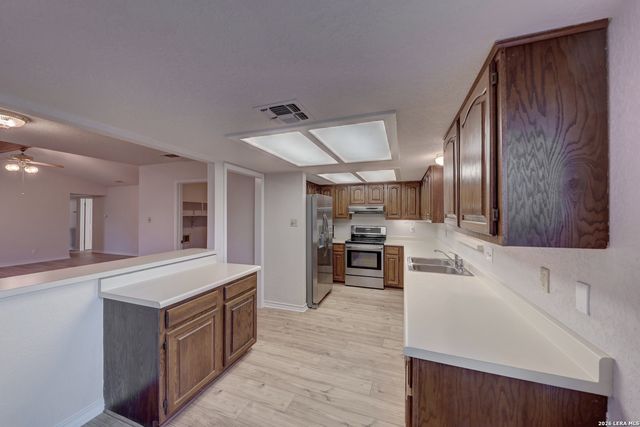 131 Homestead Dr, Kerrville, TX 78028