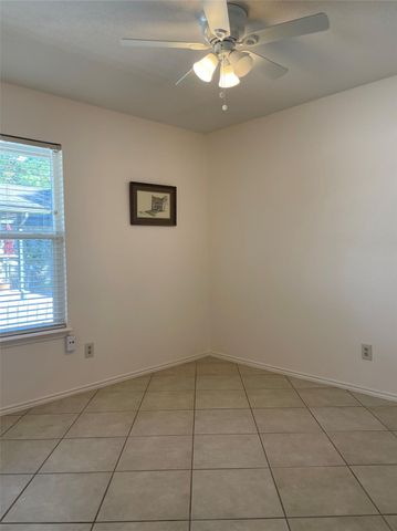 110 N Kanaio DR B, Bastrop, TX 78602