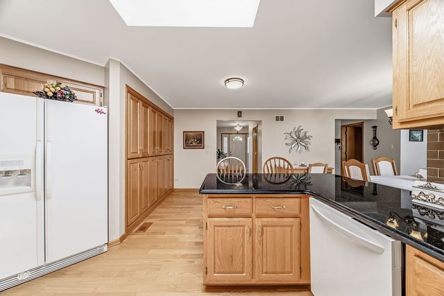 15542 Bramblewood Road, Oak Forest, IL 60452