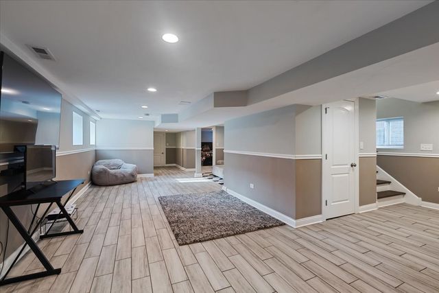 9124 S Bell Avenue, Chicago, IL 60643