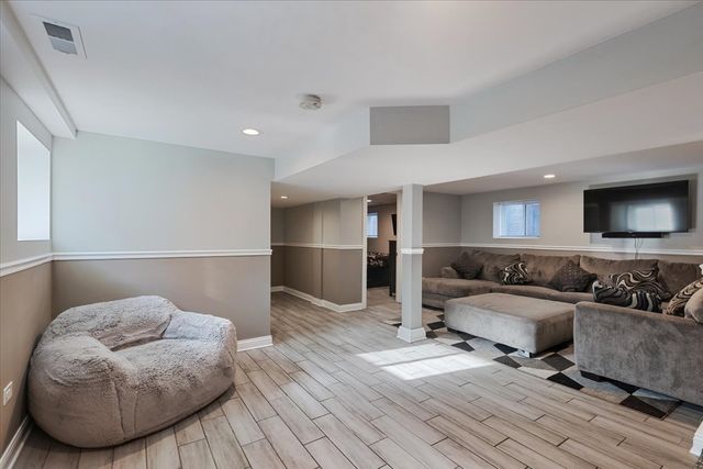 9124 S Bell Avenue, Chicago, IL 60643