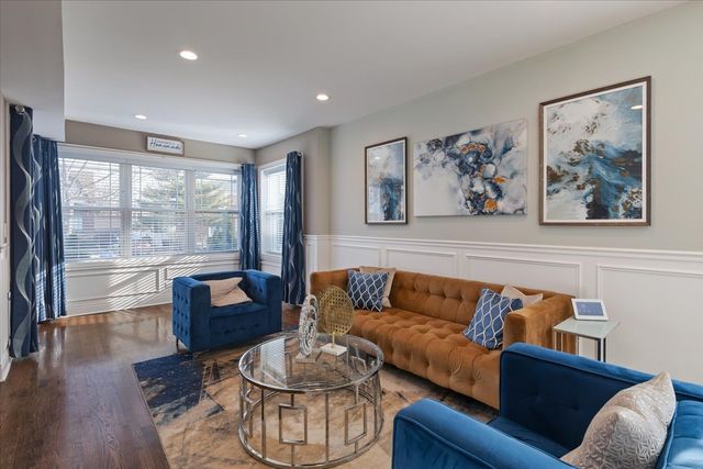 9124 S Bell Avenue, Chicago, IL 60643