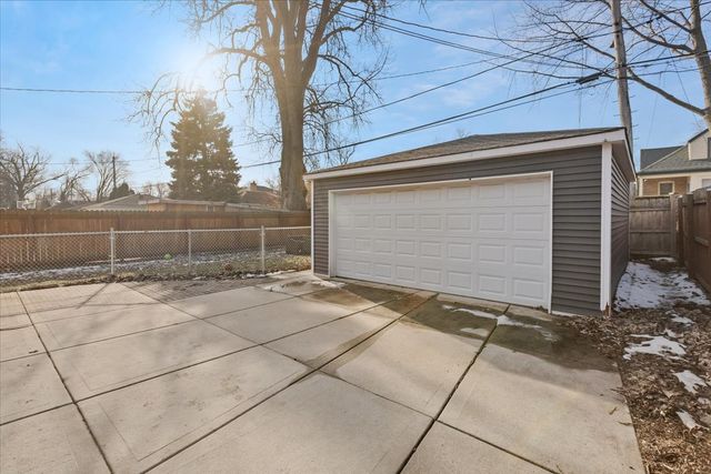 9124 S Bell Avenue, Chicago, IL 60643