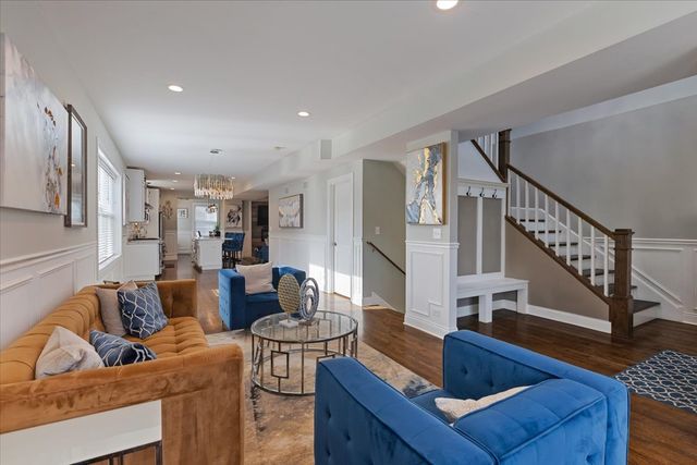 9124 S Bell Avenue, Chicago, IL 60643