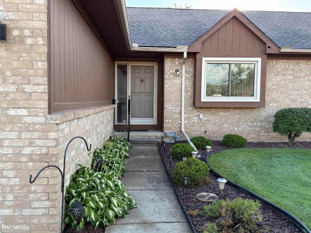 41075 Donna Drive, Clinton Township, MI 48038