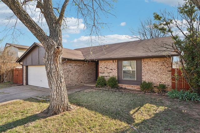 1212 Kings Court, Moore, OK 73160