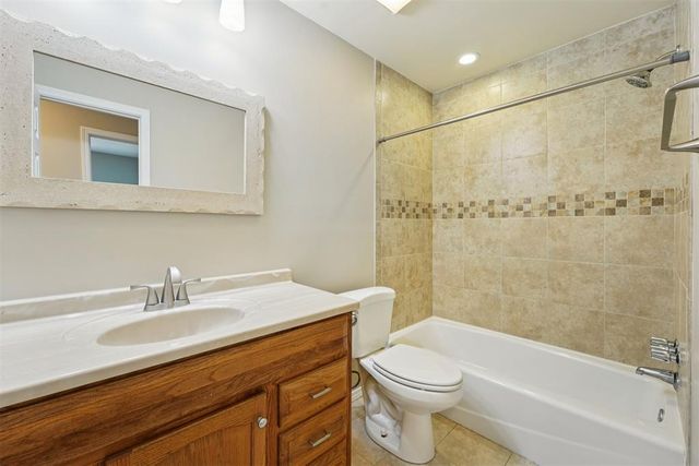 1212 Kings Court, Moore, OK 73160