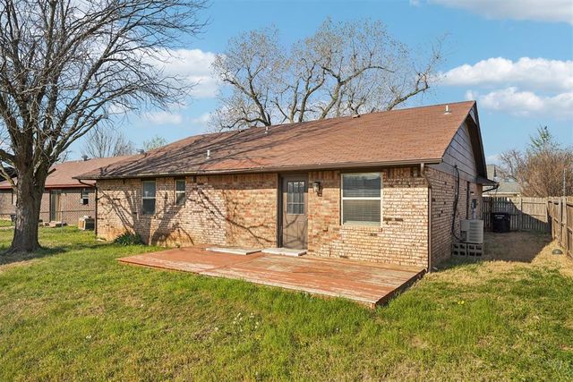 1212 Kings Court, Moore, OK 73160