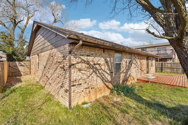 1212 Kings Court, Moore, OK 73160