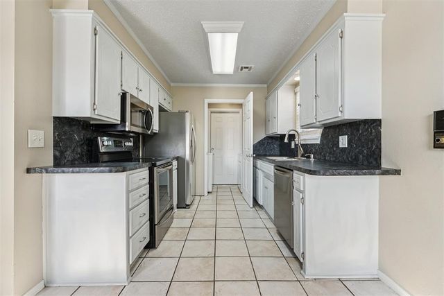 1212 Kings Court, Moore, OK 73160