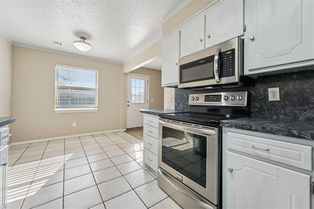 1212 Kings Court, Moore, OK 73160