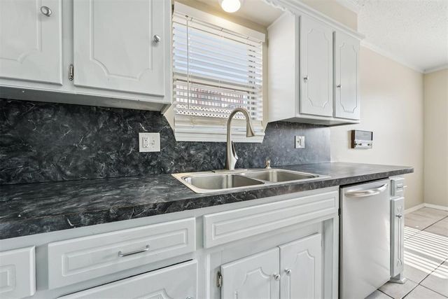 1212 Kings Court, Moore, OK 73160