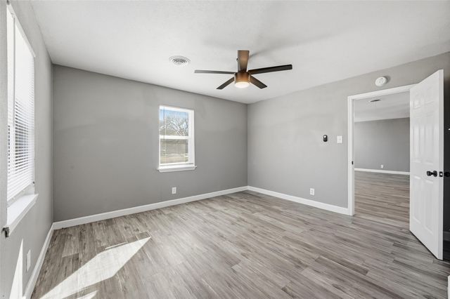 601 W Cedar Street, Arlington, TX 76011